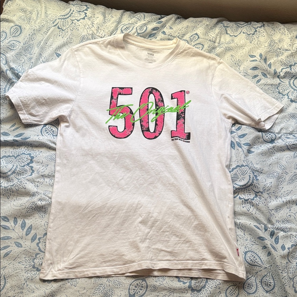 Levi's White Graphic T-Shirt